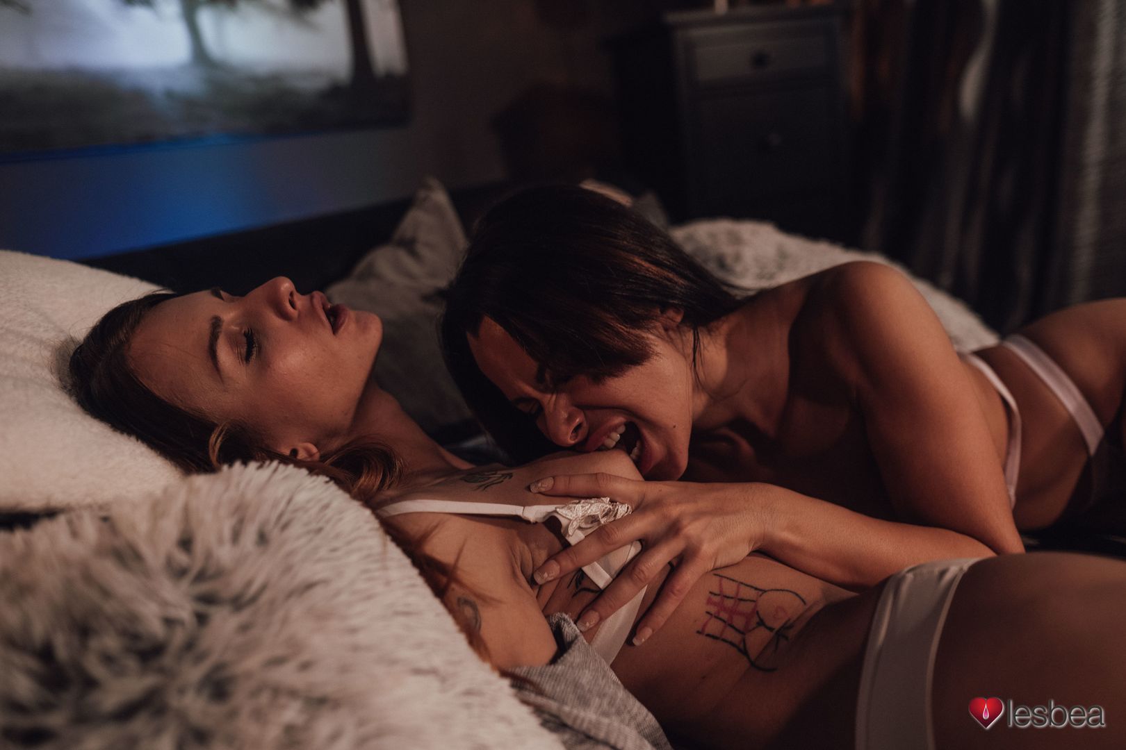 Italian lesbian romances Czech GF