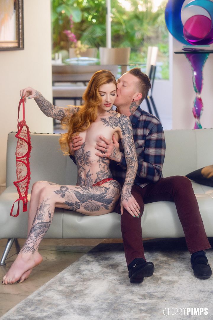 Sexy Babe Nicole Aria Loves Sex LIVE
