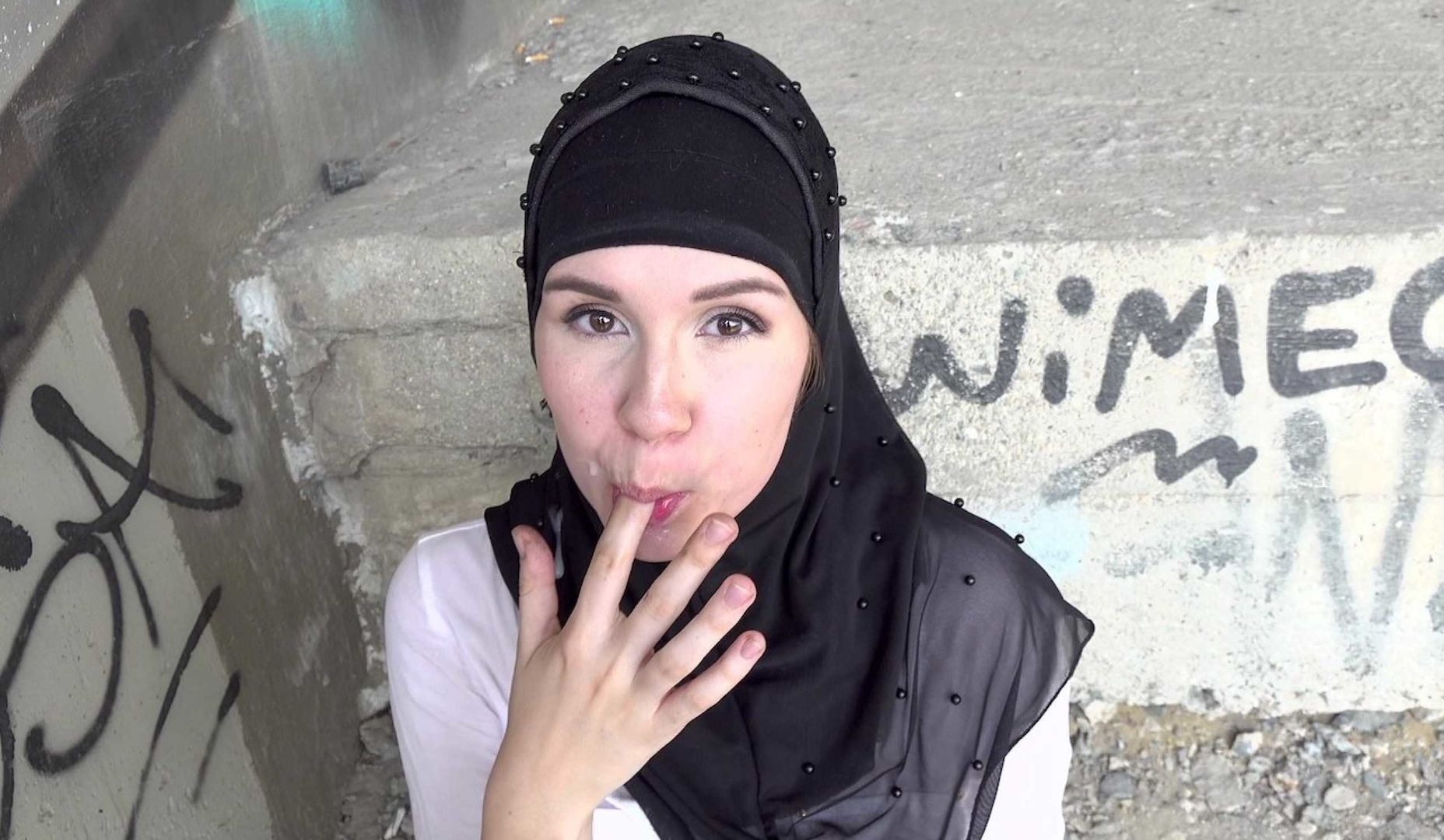 Outdoor quickie with muslim wife
