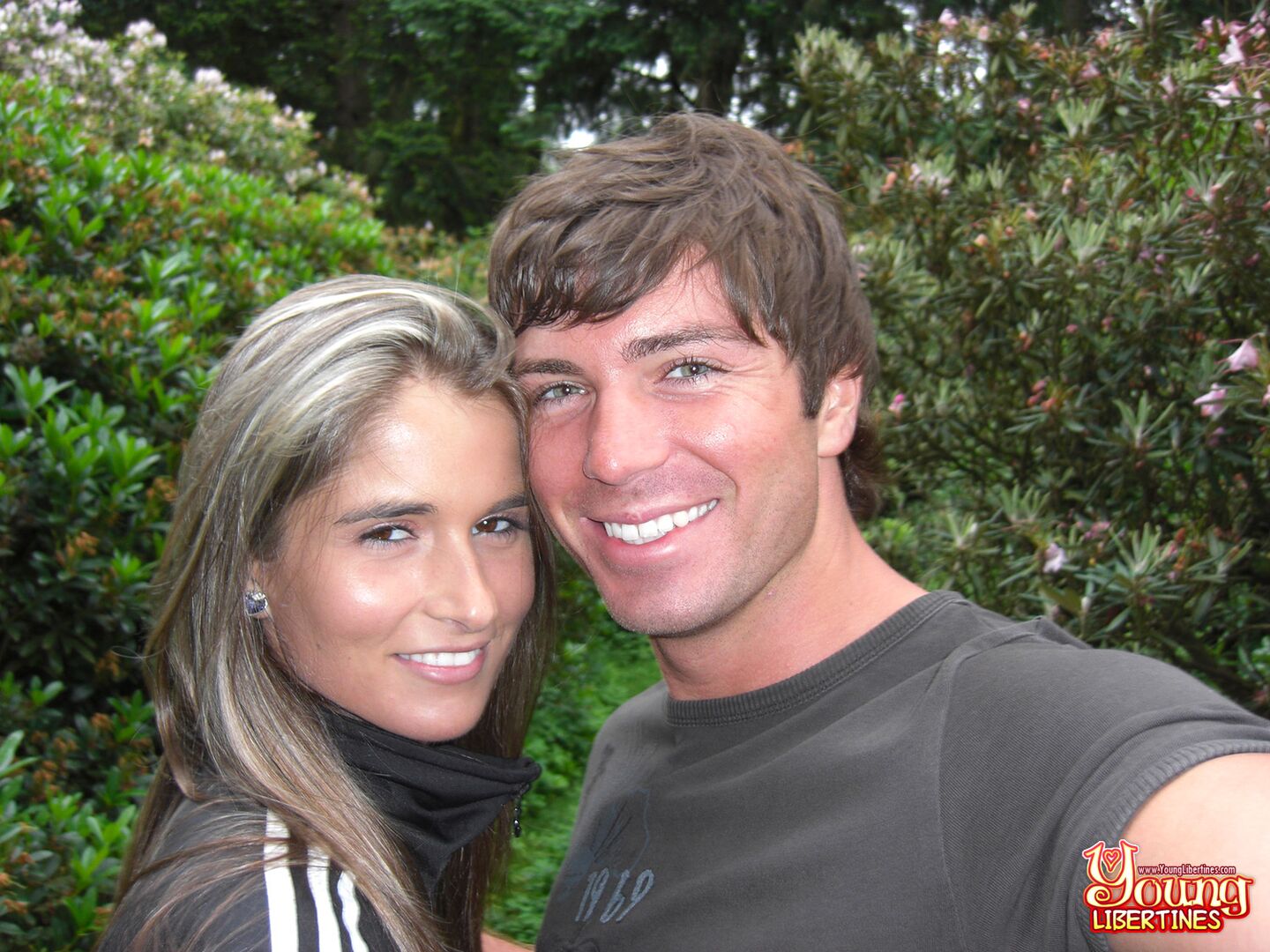 HOT BABE ASSFUCKED ON A MEADOW