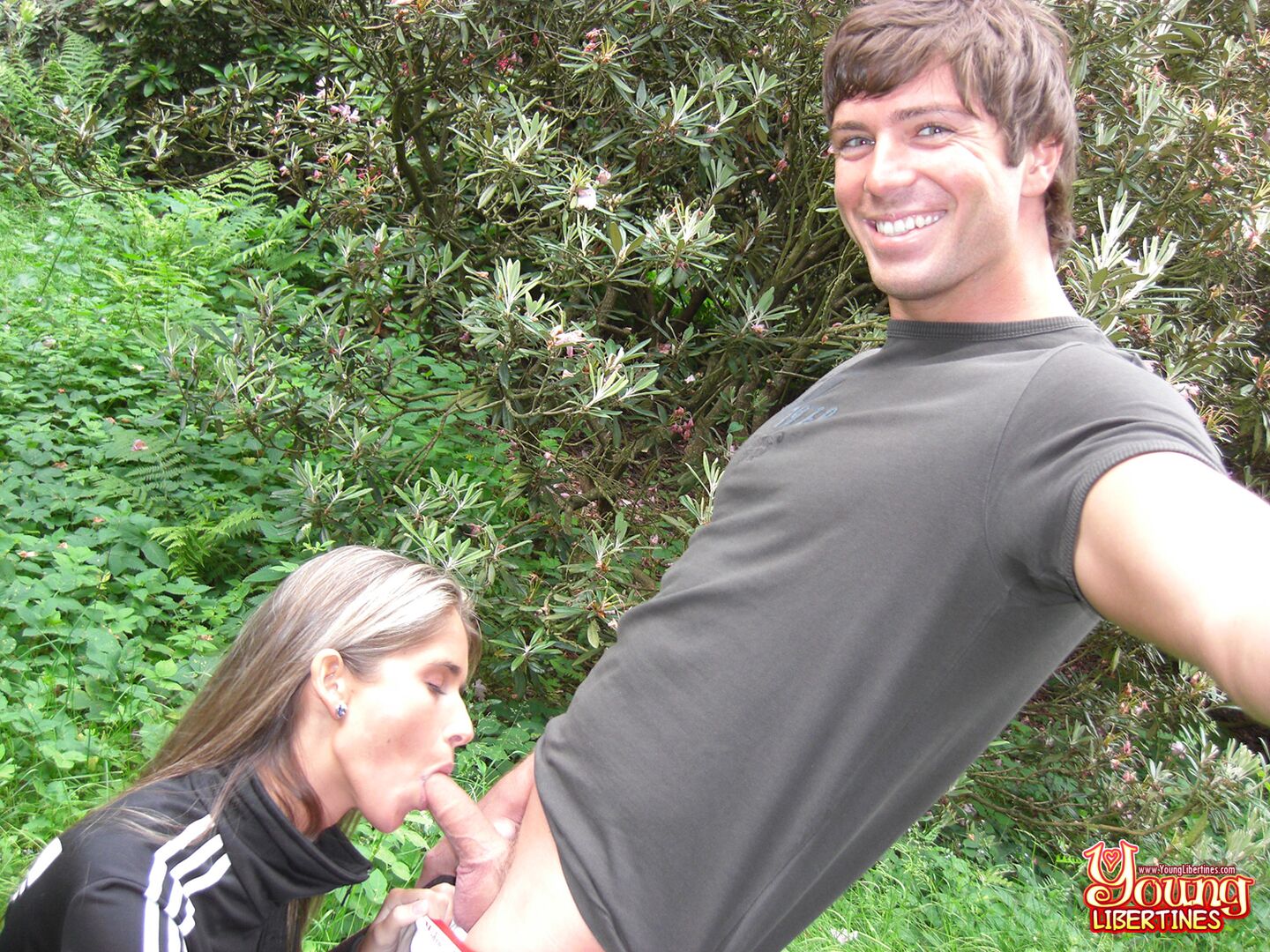 HOT BABE ASSFUCKED ON A MEADOW