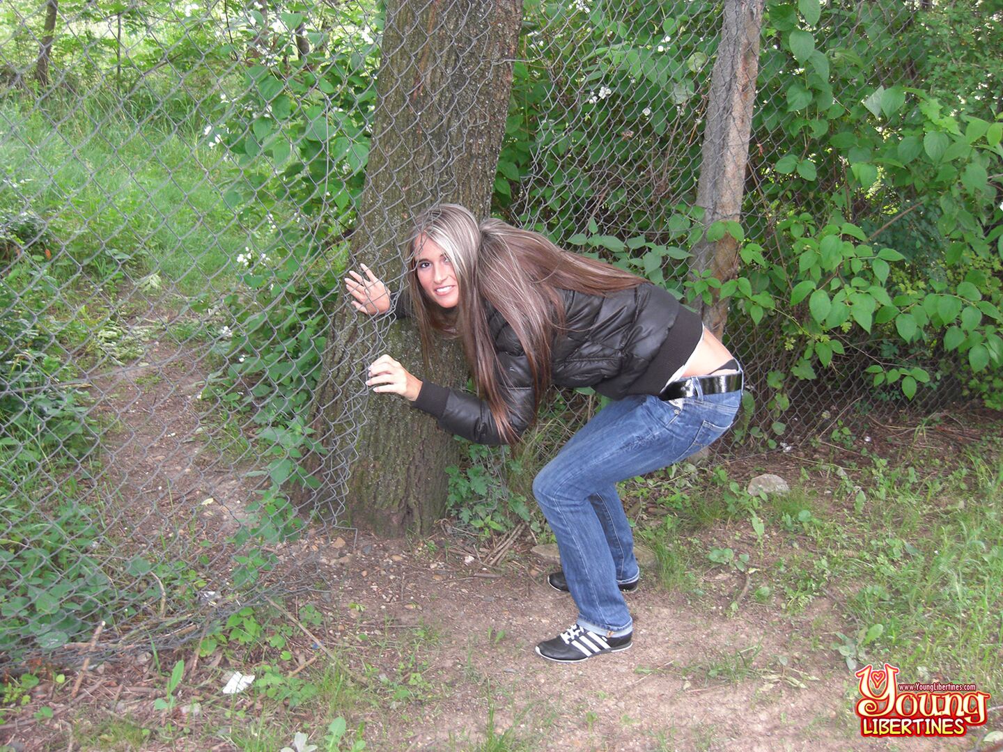 HOT BABE ASSFUCKED ON A MEADOW