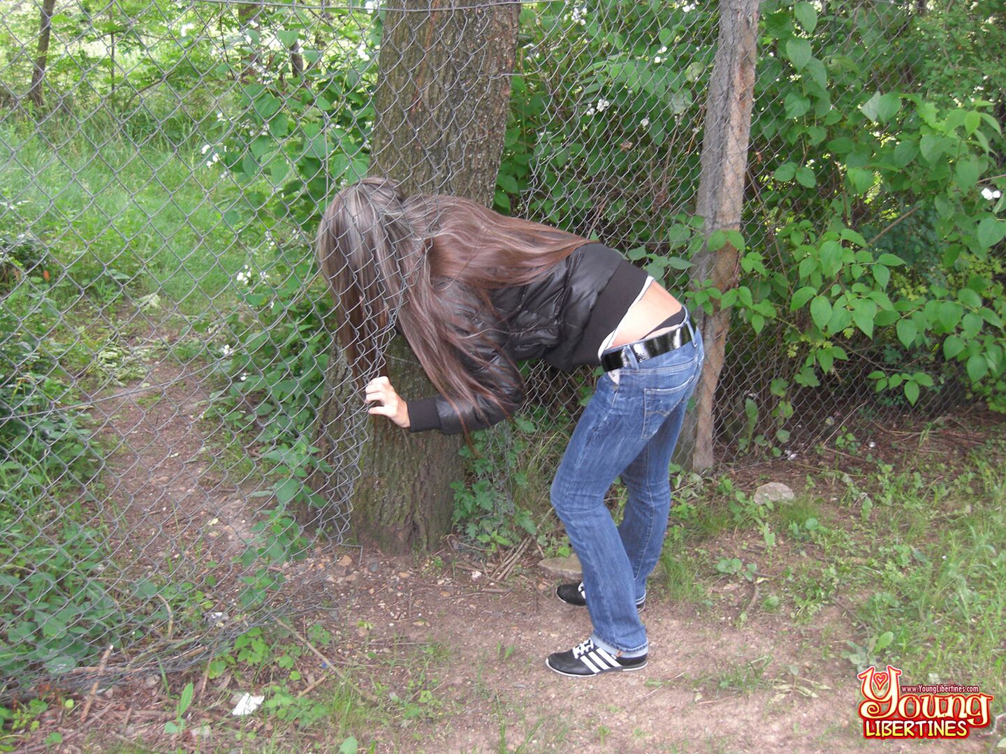 HOT BABE ASSFUCKED ON A MEADOW
