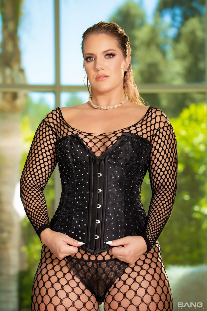 Candice Dare Rocks A Full Body Fishnet Outfit With Her Juicy Booty