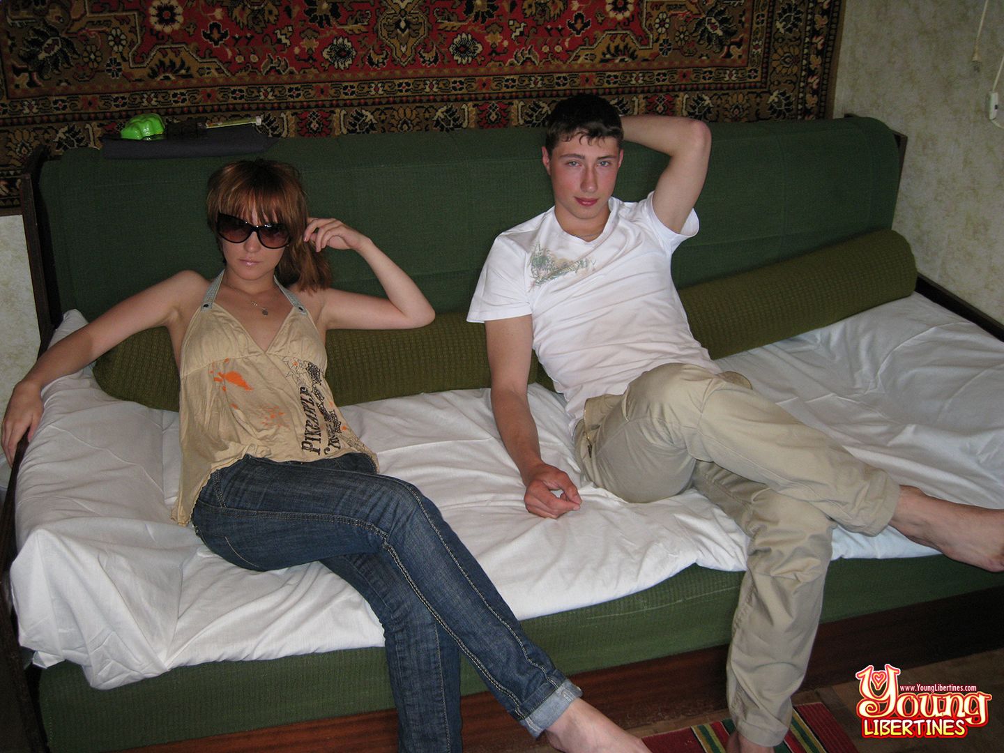 SHE FUCKS IN SHADES INCOGNITO