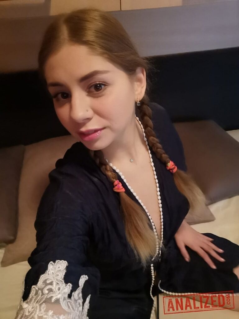 Julia Red: House Call for Anal