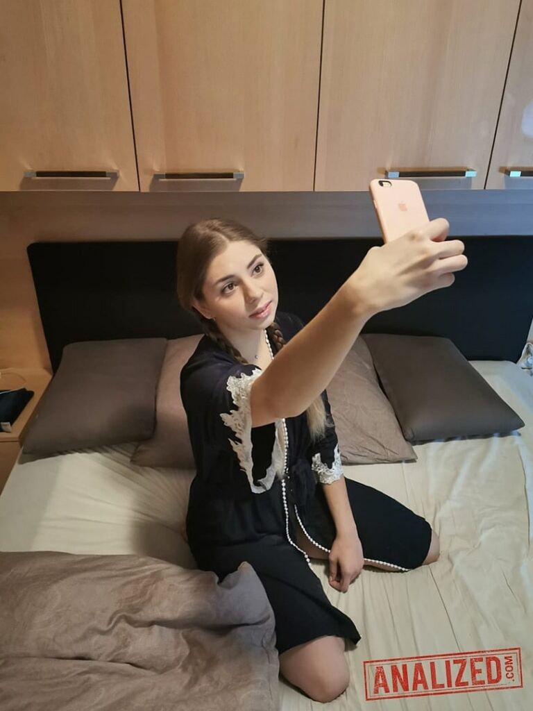 Julia Red: House Call for Anal