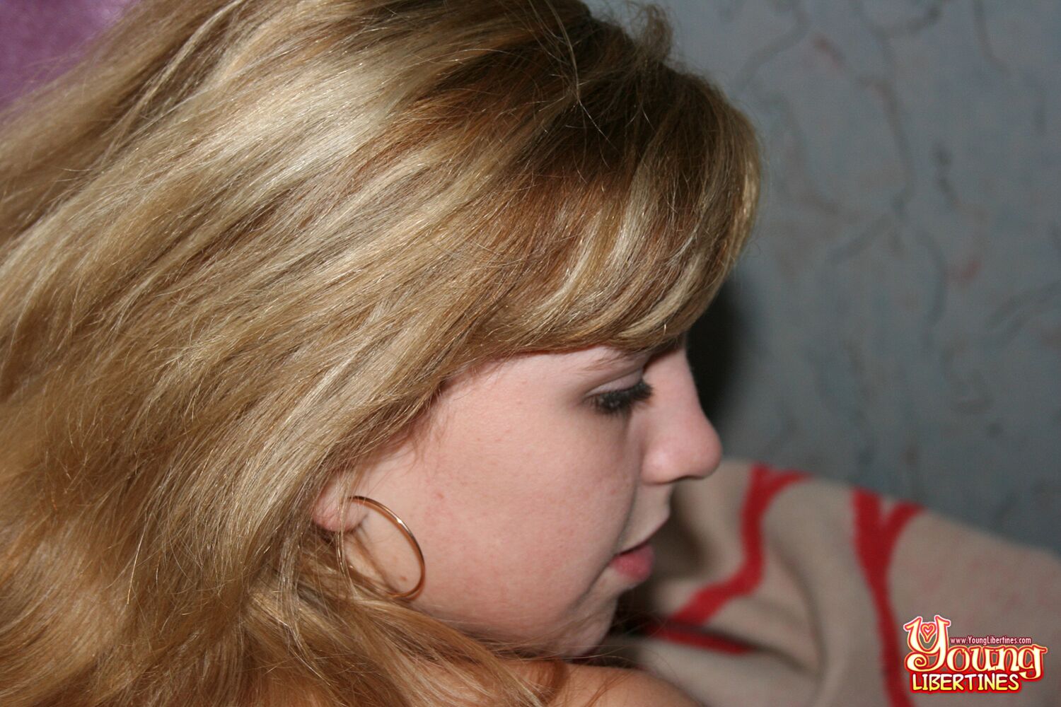 TIGHT TEEN LOVES IT DOGGYSTYLE