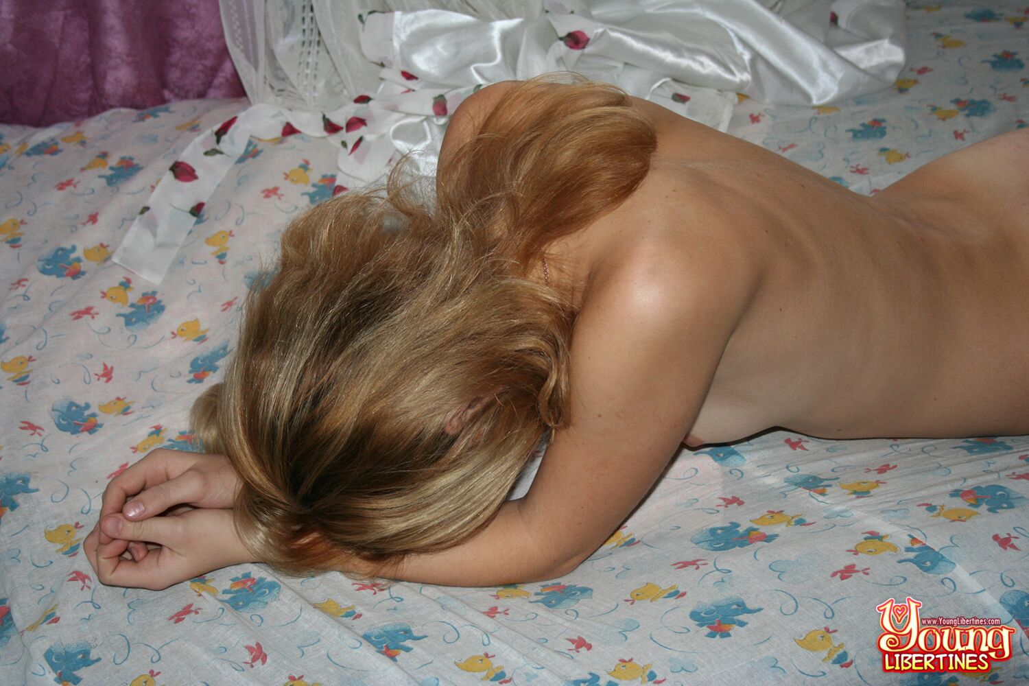 TIGHT TEEN LOVES IT DOGGYSTYLE