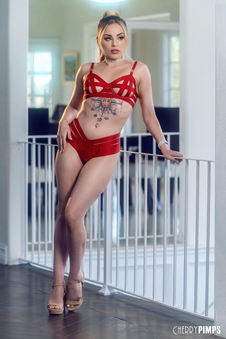 Anna Twerks For You in Red Lingerie