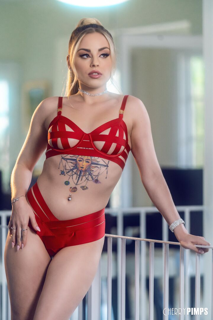 Anna Twerks For You in Red Lingerie