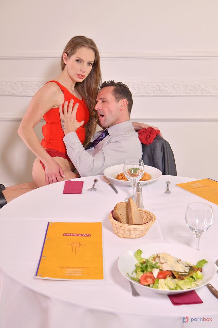 Husband and Waiter DP Horny Wife Kinuski in 5 Star Restaurant GP1987