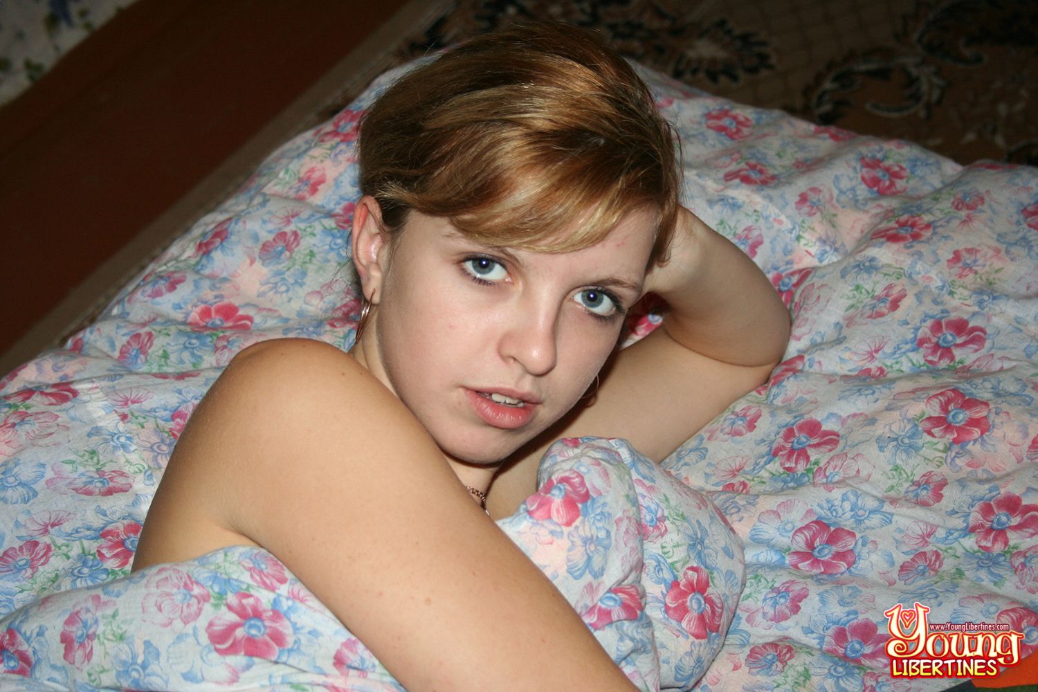 TEEN TASTES HER JUICES OFF COCK