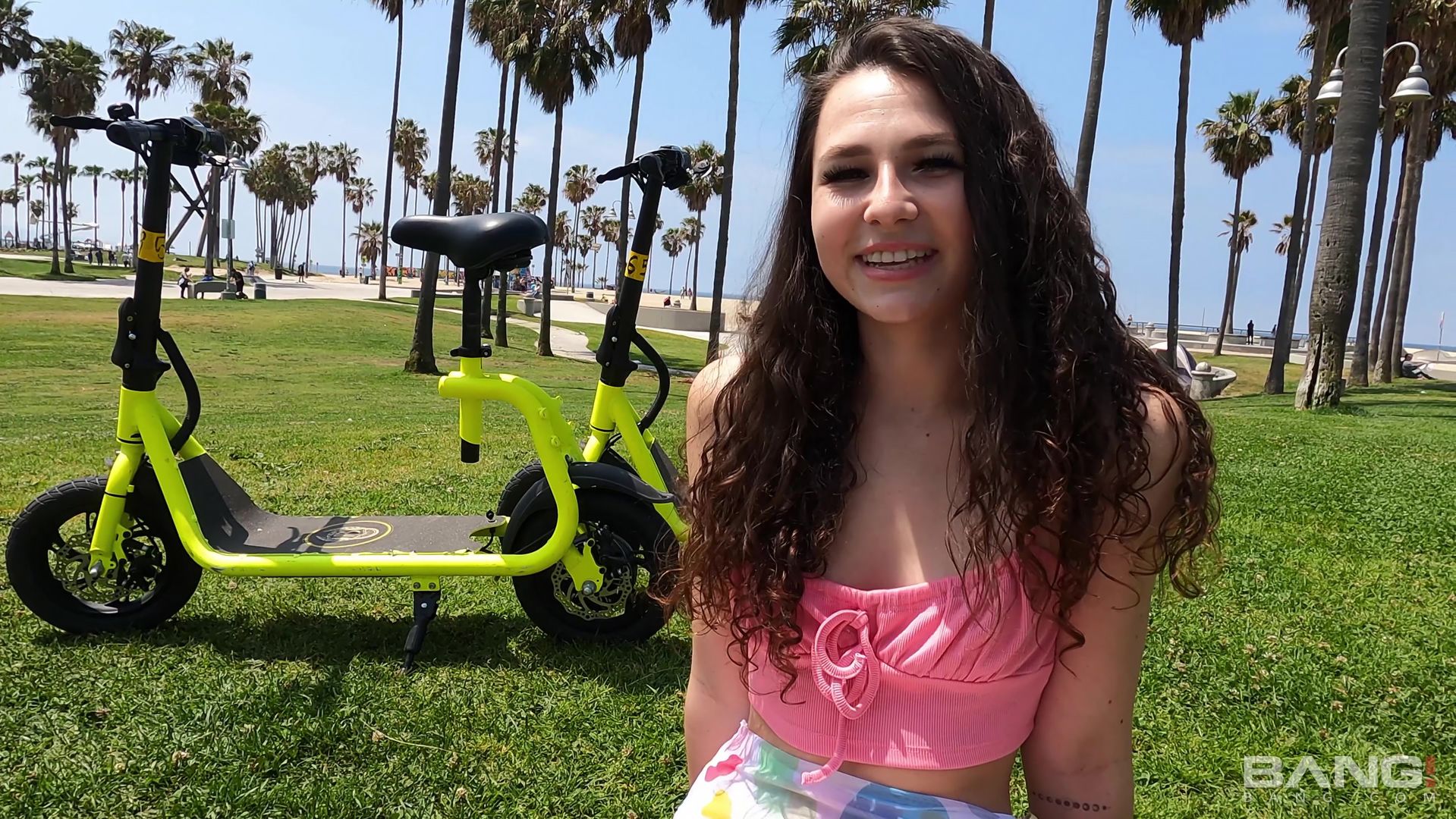 Liz Jordan Wears A G String Under Her Miniskirt And Flashes In Public
