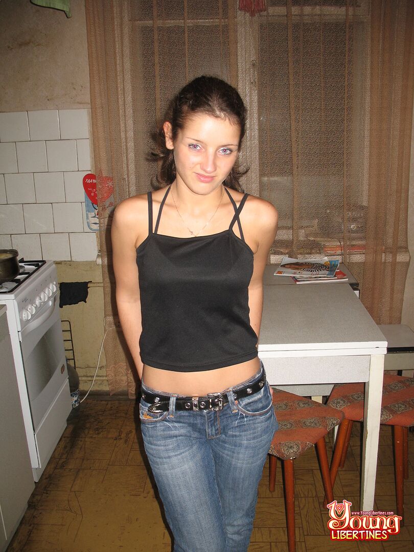 HOTTIE FUCKING IN THE KITCHEN