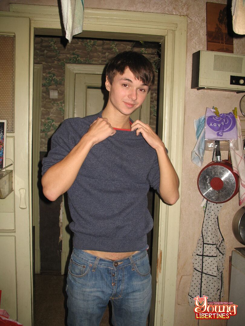 HOTTIE FUCKING IN THE KITCHEN