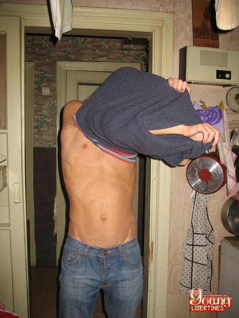 HOTTIE FUCKING IN THE KITCHEN