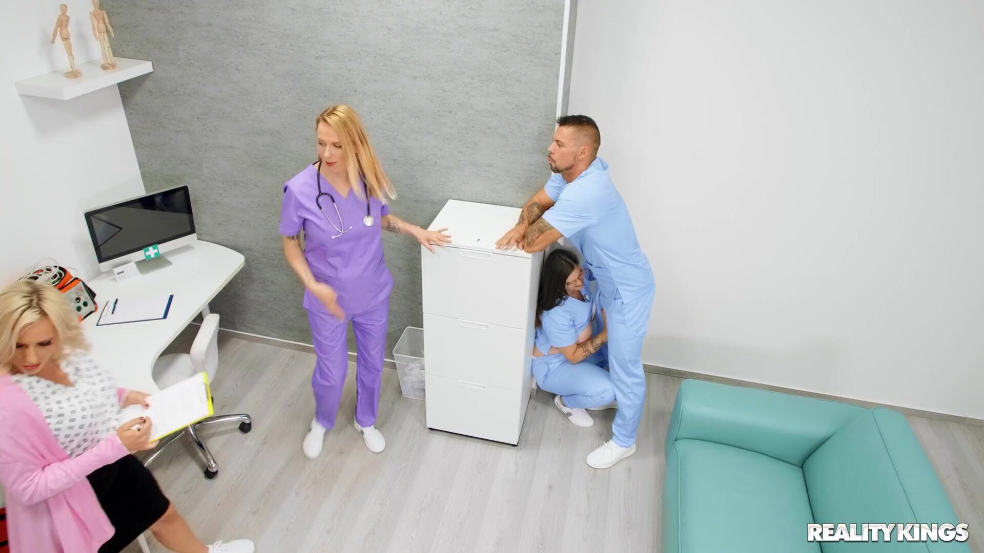 Nursing That Pussy