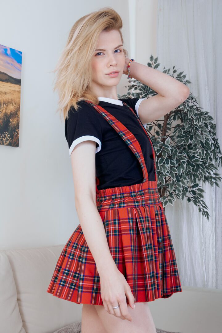 Cutie relaxes when getting ass fucked