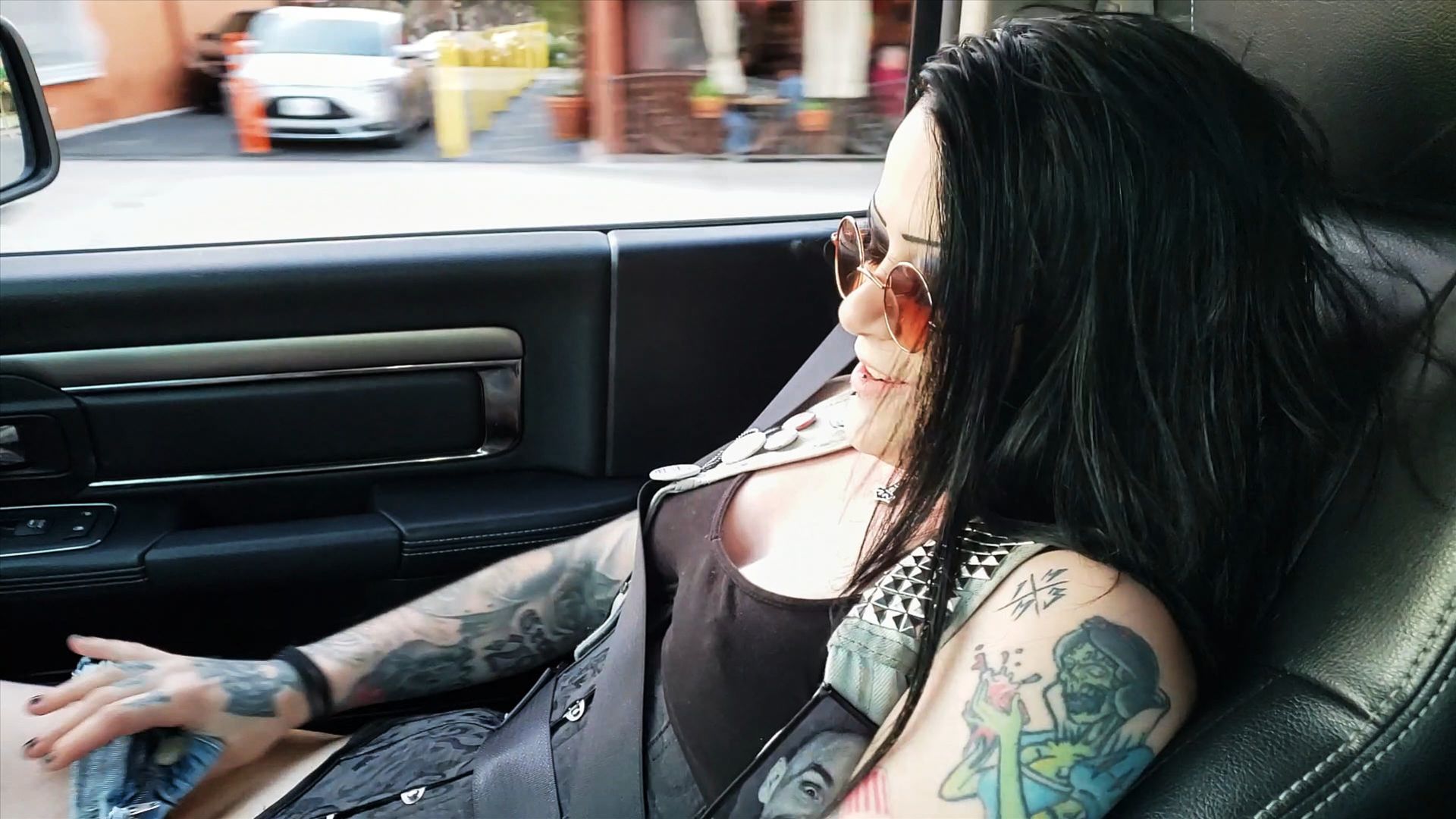 Mallory Maneater Sucks a Cock in the Car