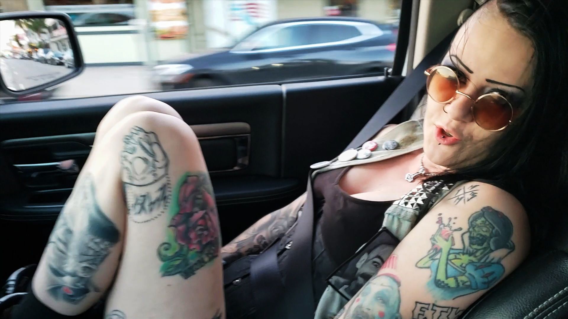 Mallory Maneater Sucks a Cock in the Car