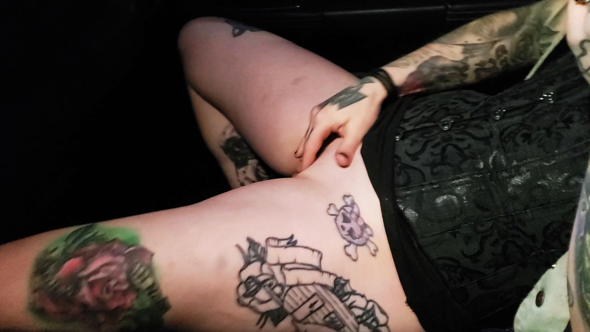 Mallory Maneater Sucks a Cock in the Car