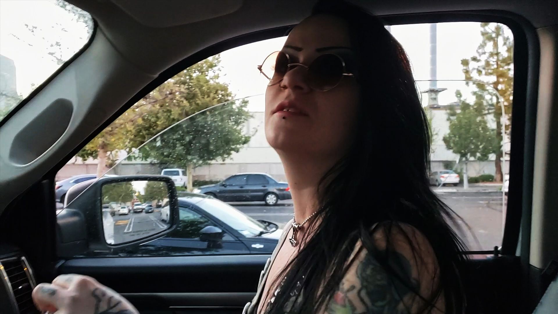Mallory Maneater Sucks a Cock in the Car