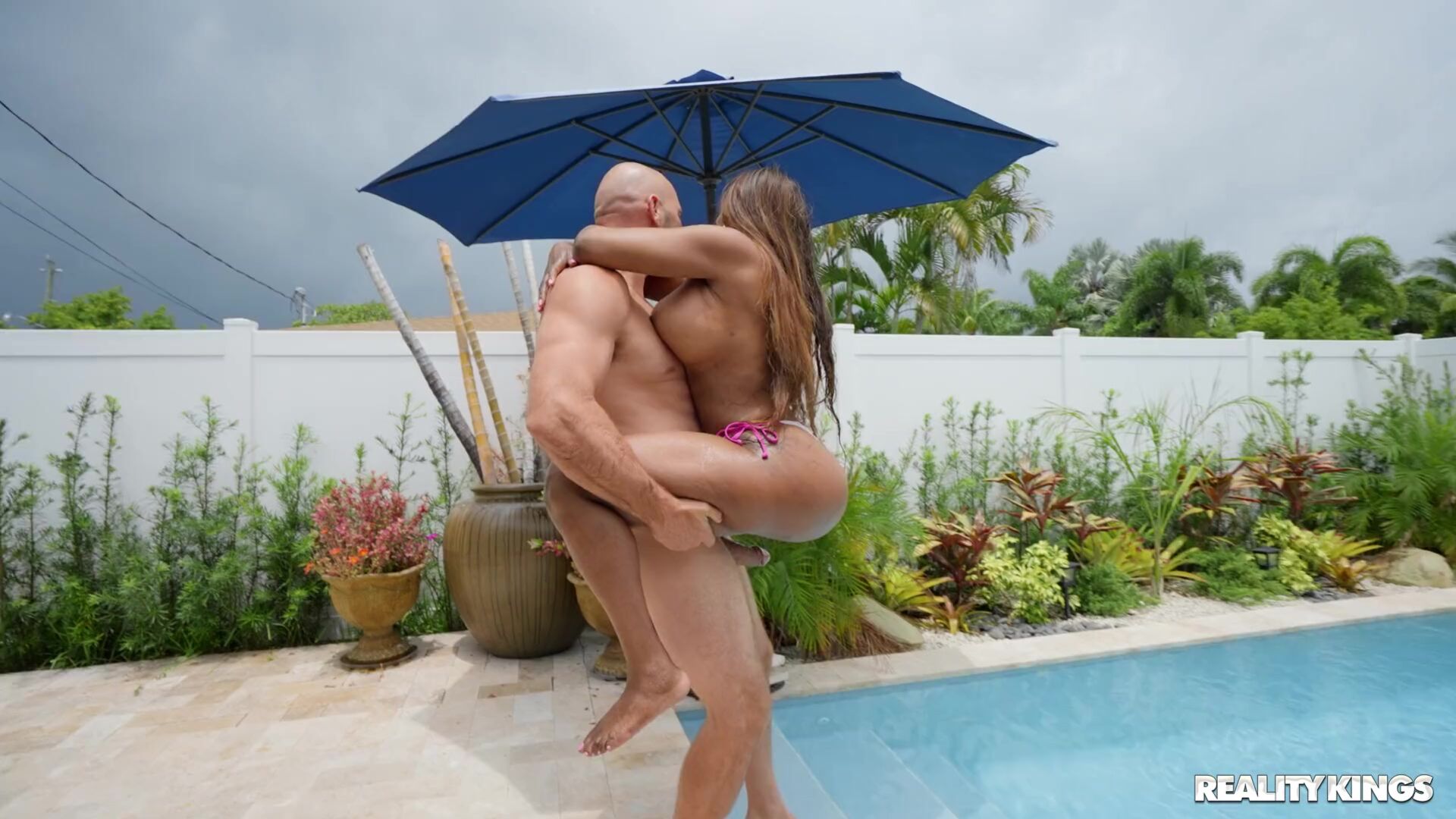 Yum Seduces Her Chum With Her Bum