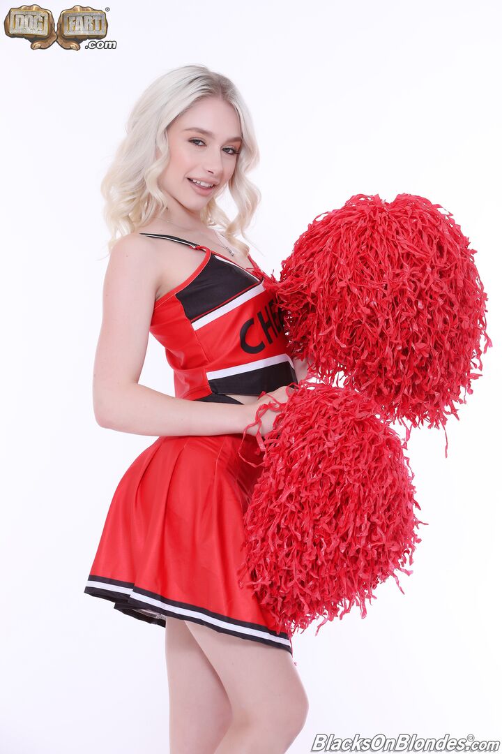 Scarlett Hampton-BlacksOnBlondes