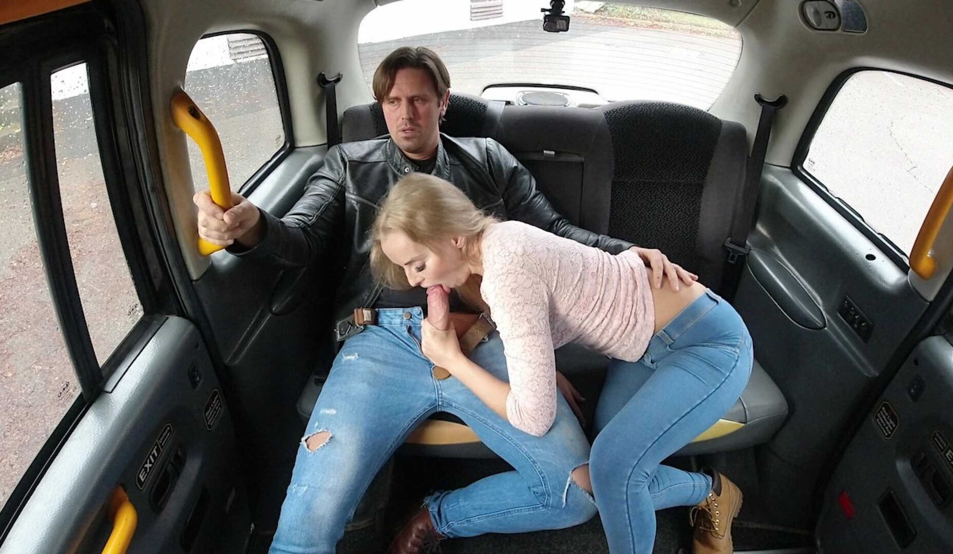 A married taxi driver helps a jobless girl