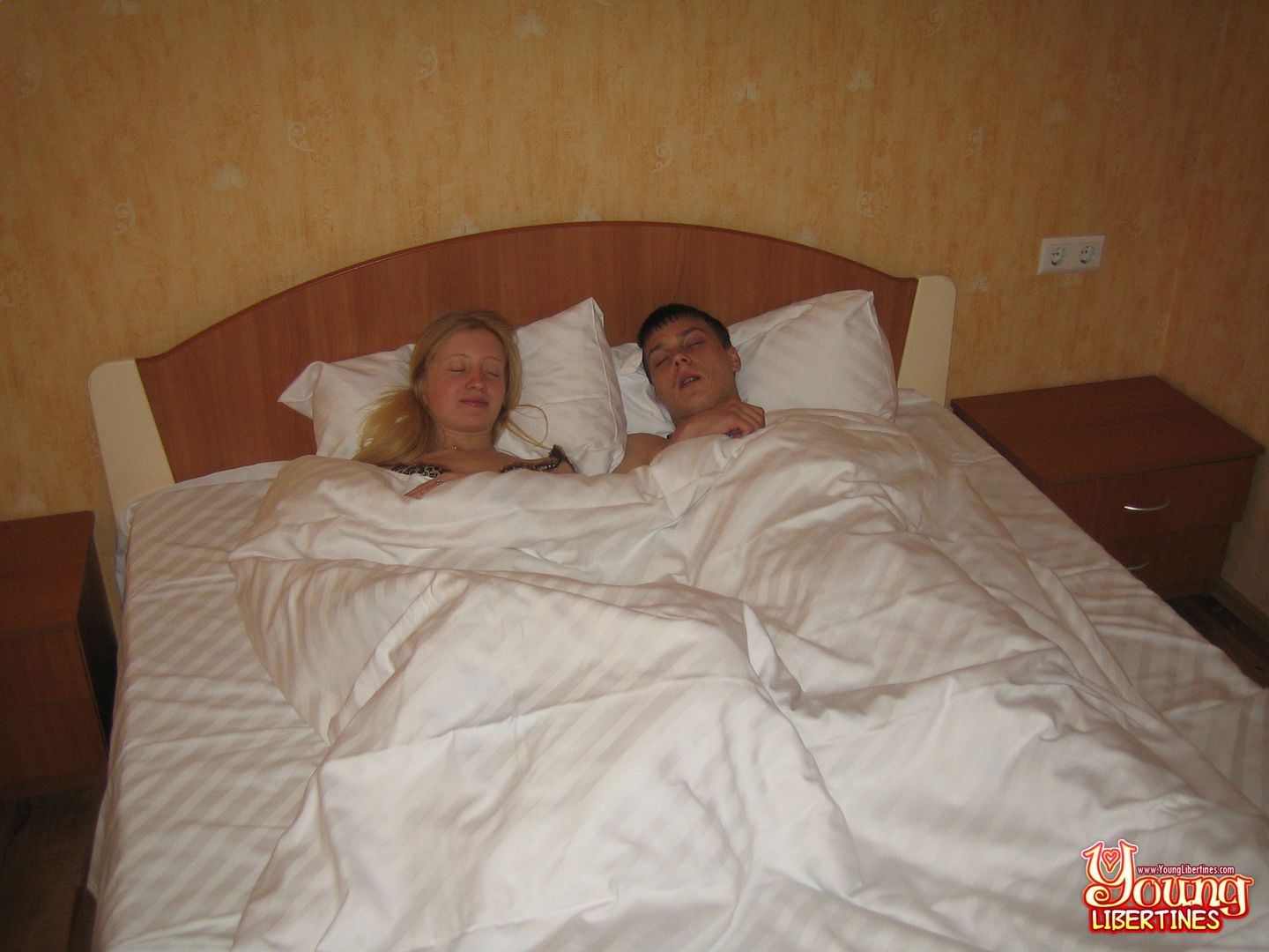 TEENY LOVES REVERSE COCK RIDING