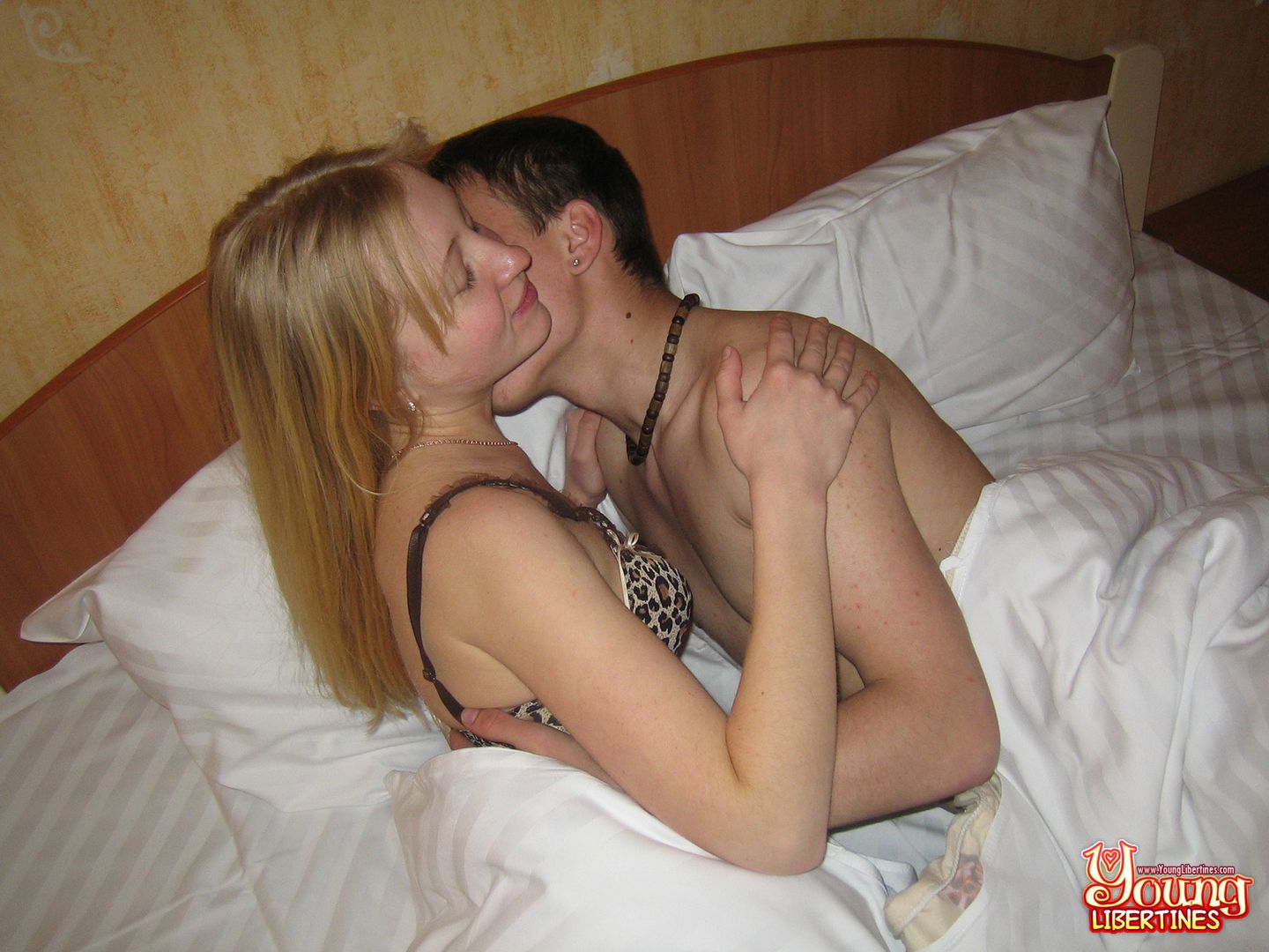 TEENY LOVES REVERSE COCK RIDING