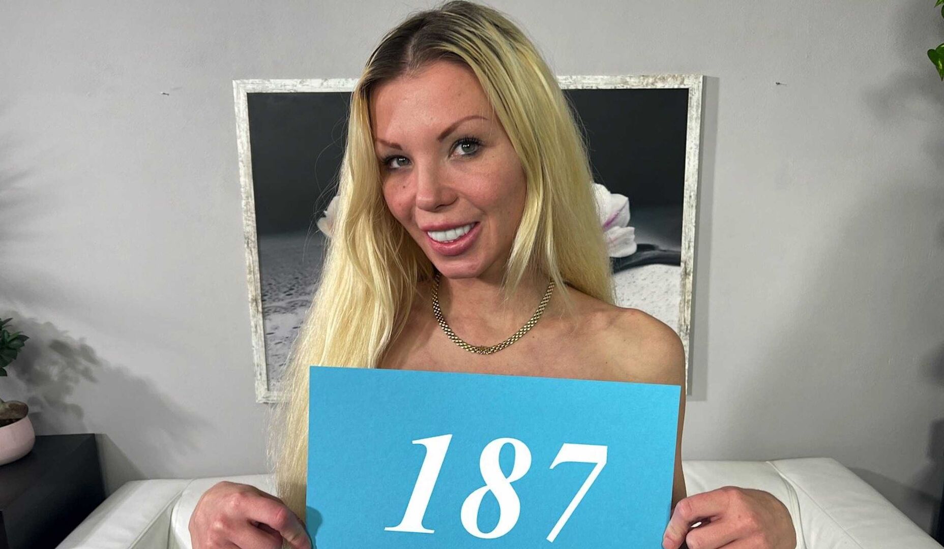 Sexy blonde teaser came to casting
