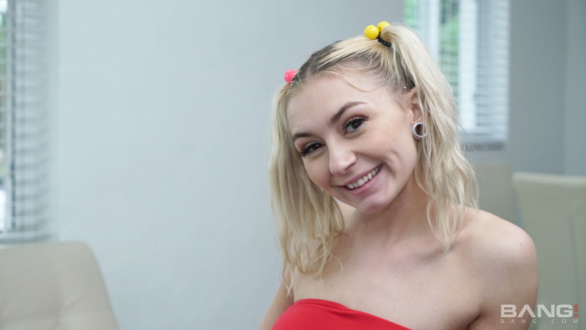 Chloe Temple Strips And Fucks In Public On A Rainy Day!