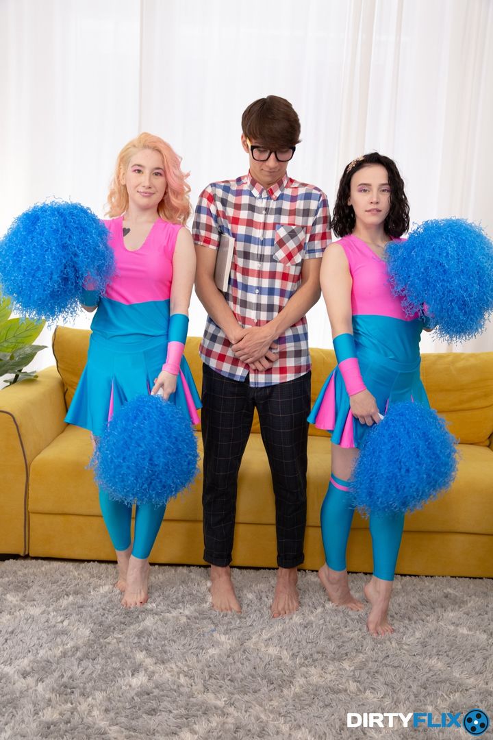 Sensual threesome with IT nerd