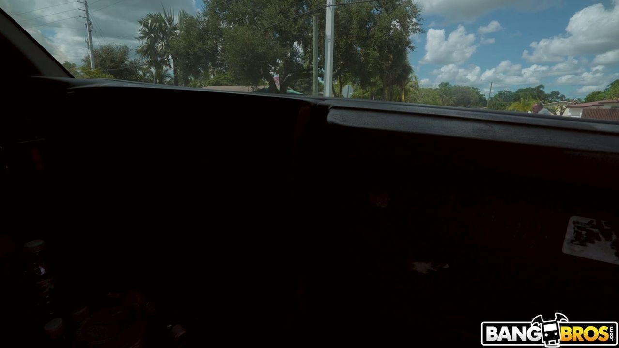 Syrian Chick Fucks For Cash