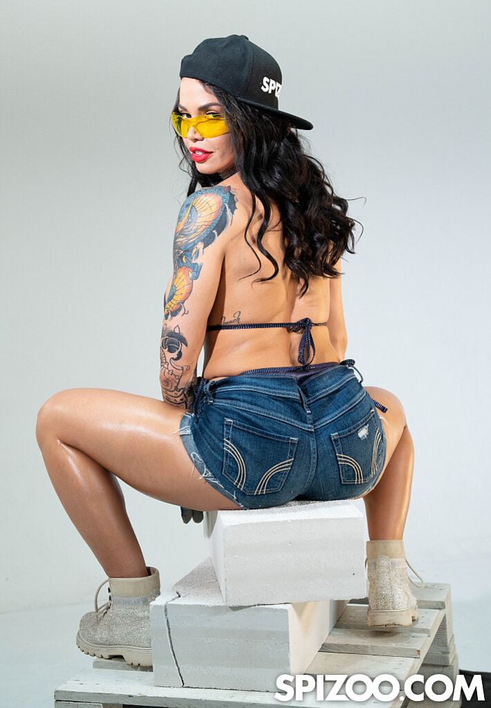 Busty Model Chloe Lamour Fucks Her Fit Photographer During A Photoshoot