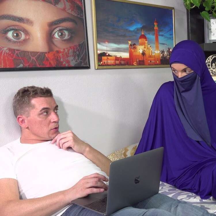 Niqab babe likes it hard