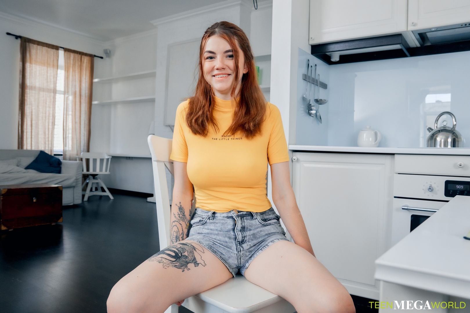 Hard-working cutie shows her boobs