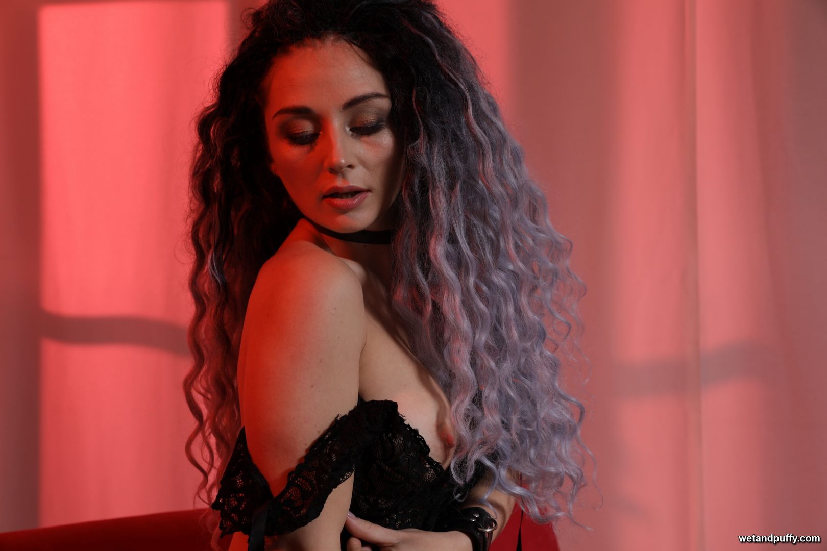 LEYLA — SENSUAL IN BLACK