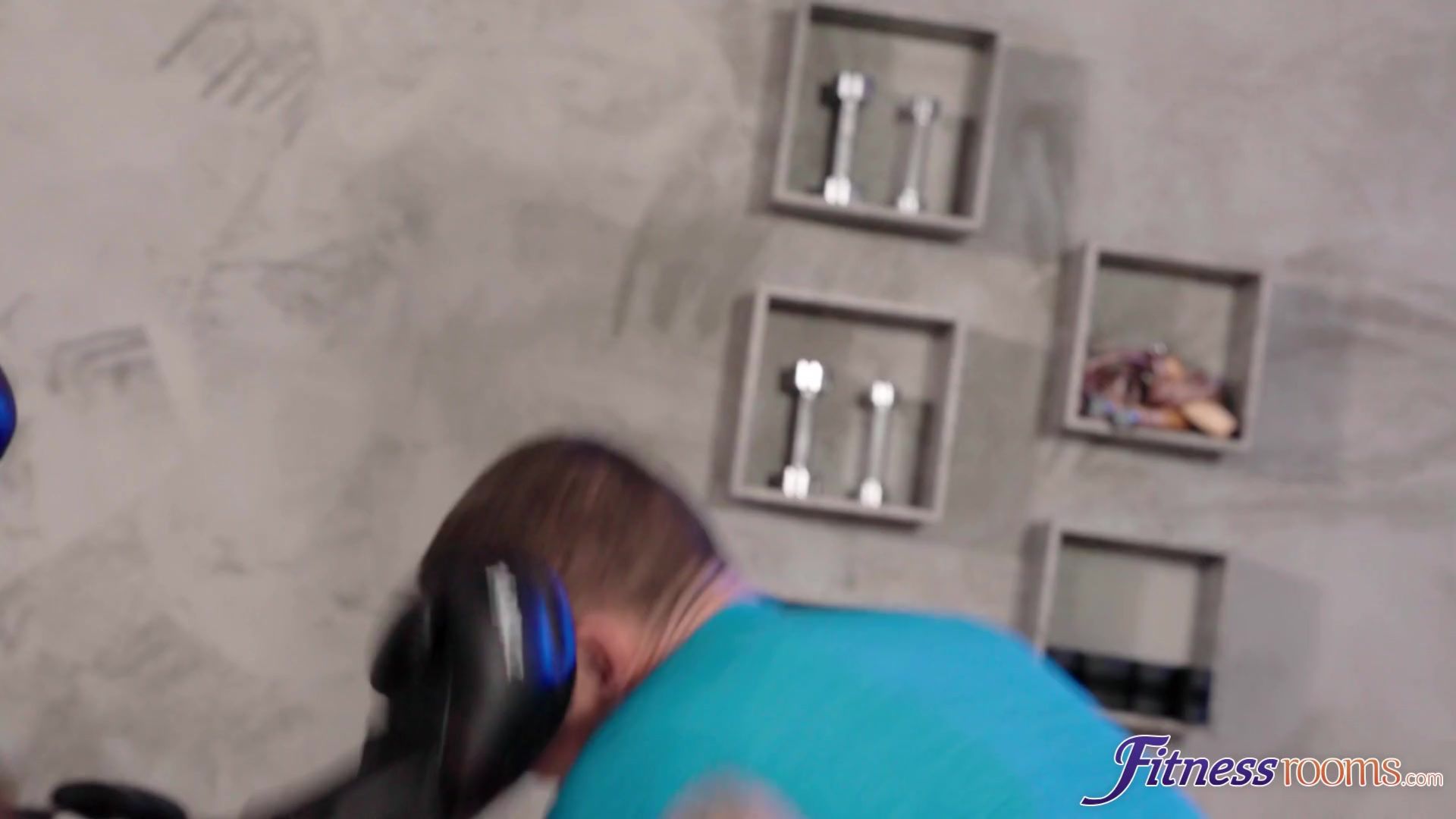Wild threesome makes teen squirt