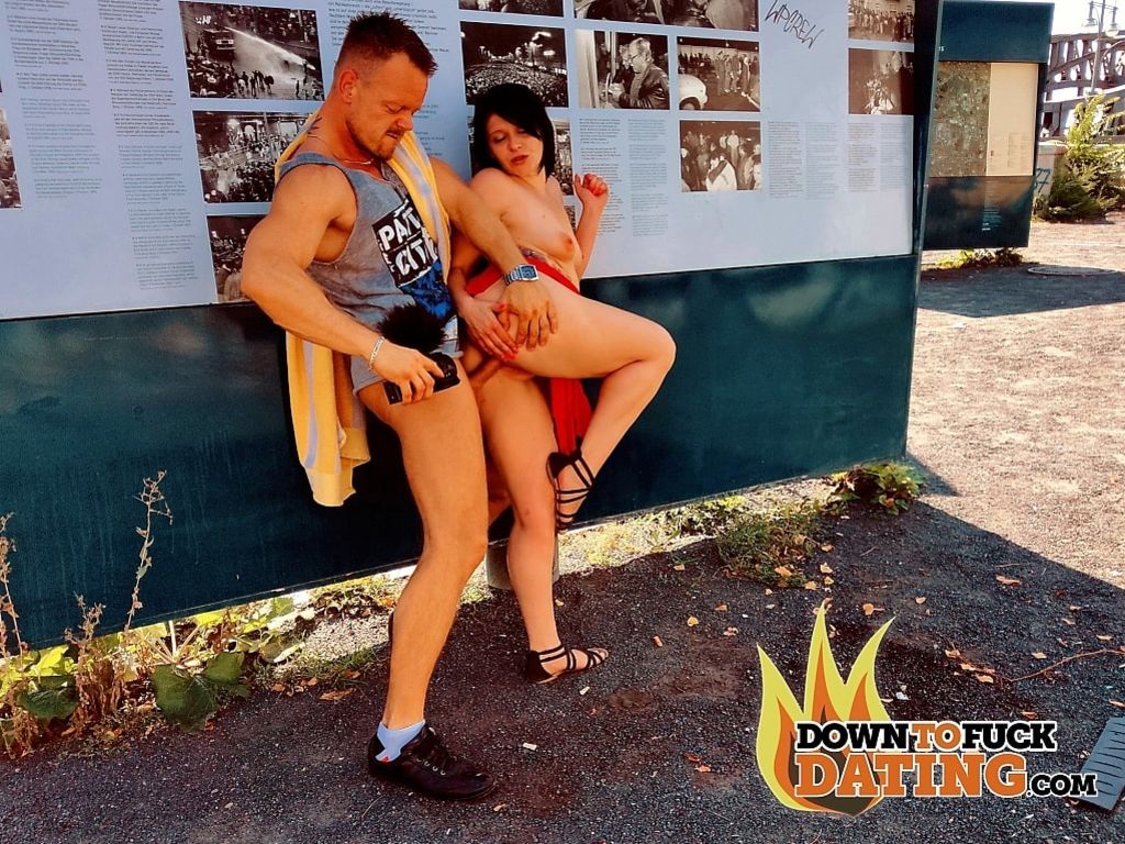 Mini Hotcore: Takes Cock In Public
