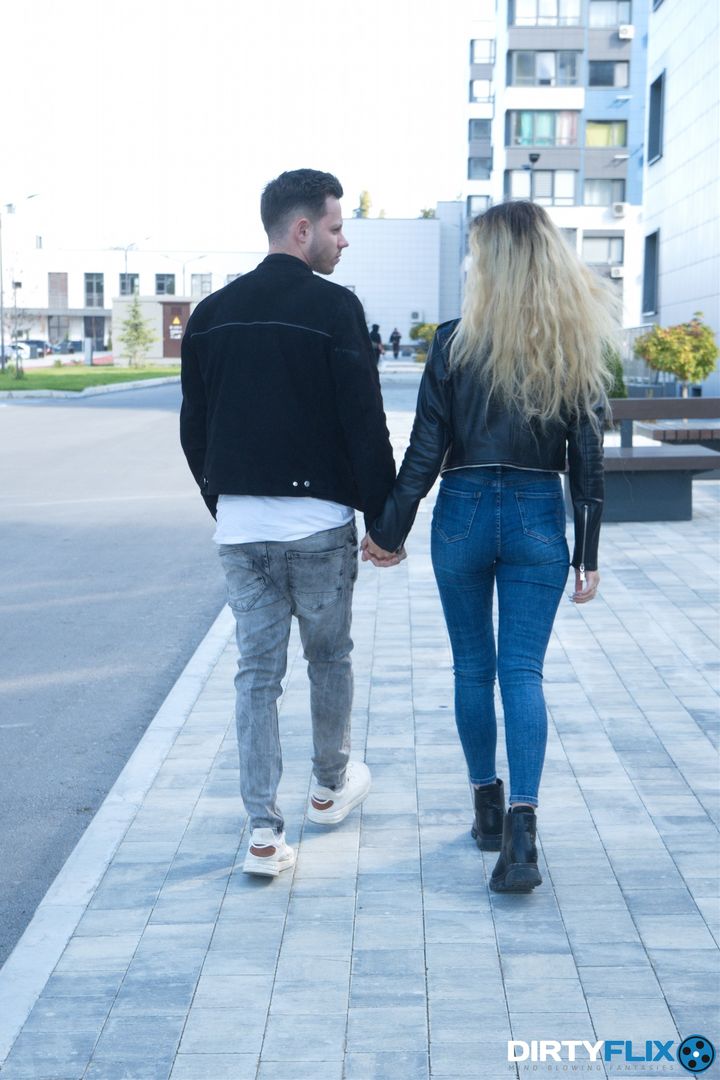 Slurping fuck with teen blonde