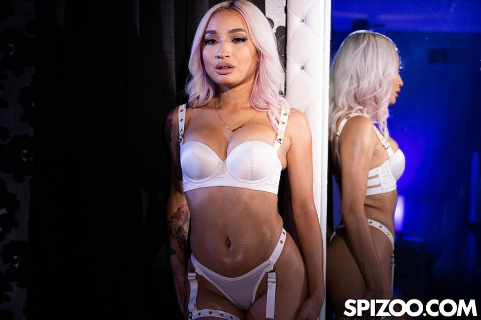 Petite Callgirl Avery Black Pleases Her Client's Cock