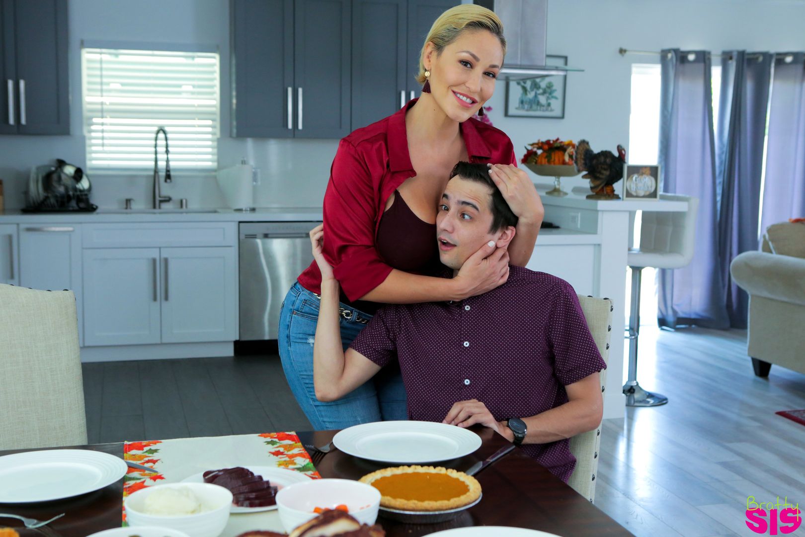 My Stepsisters Sexy Thanksgiving - S20:E9