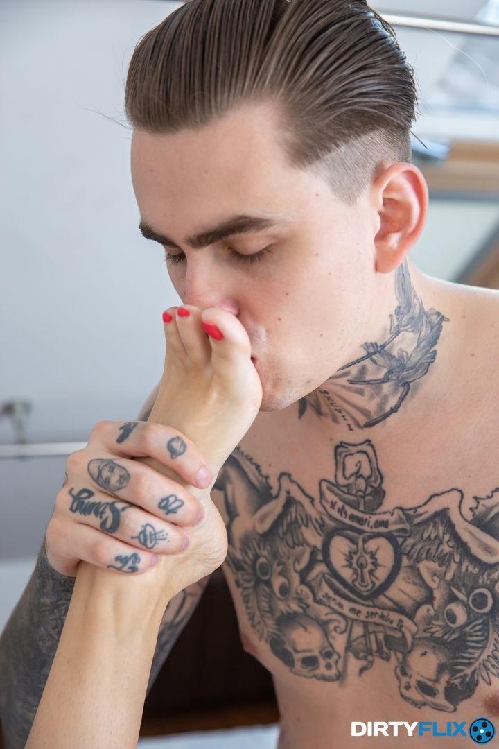 Teeny enjoys slow sensual fuck