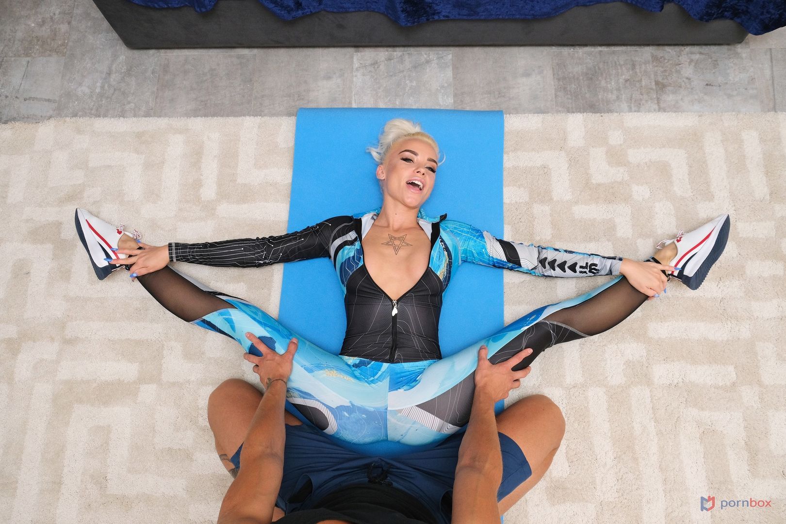 Fit Blonde Lara Frost Enjoys a DP at Fitness Coaches Flat GP2119