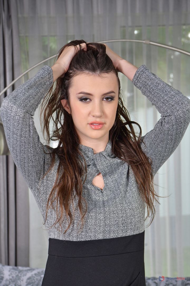 2 Moving Men With BBCs DP Young MILF Lina Luxa GP2116