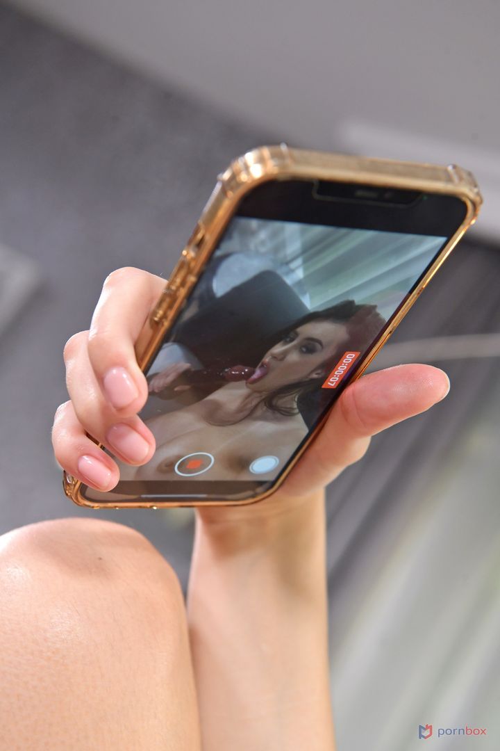 2 Moving Men With BBCs DP Young MILF Lina Luxa GP2116