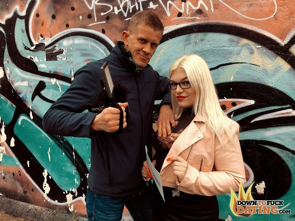 Mariella Sun: Frisky On The First Date